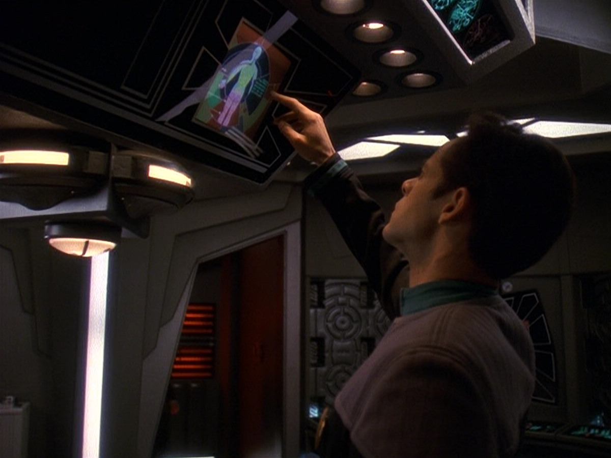 extant_StarTrek_DS9_5x16-DoctorBashirIPresume_02149.jpg
