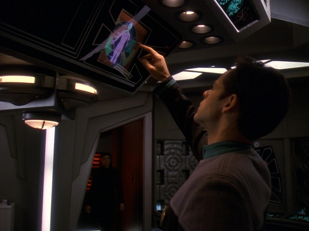 extant_StarTrek_DS9_5x16-DoctorBashirIPresume_02150.jpg