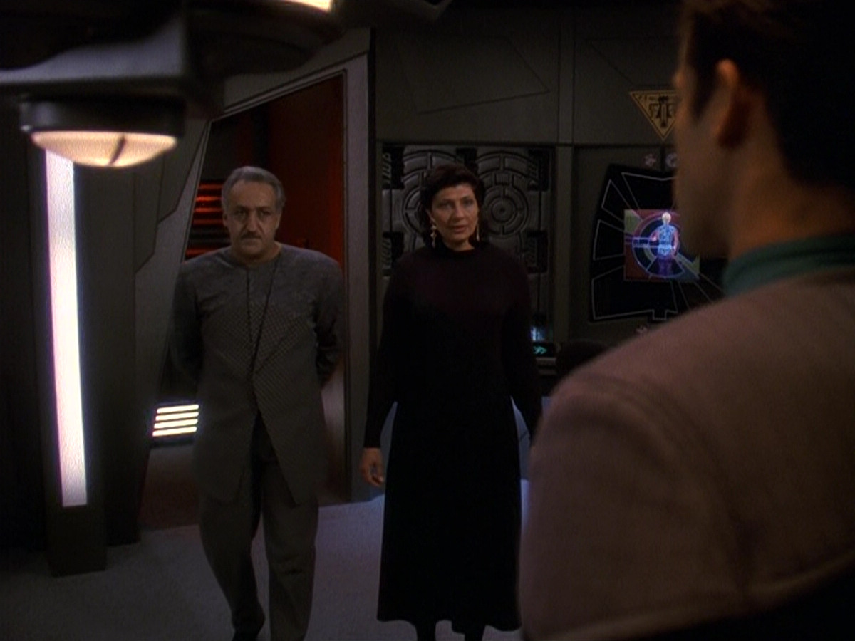 extant_StarTrek_DS9_5x16-DoctorBashirIPresume_02157.jpg