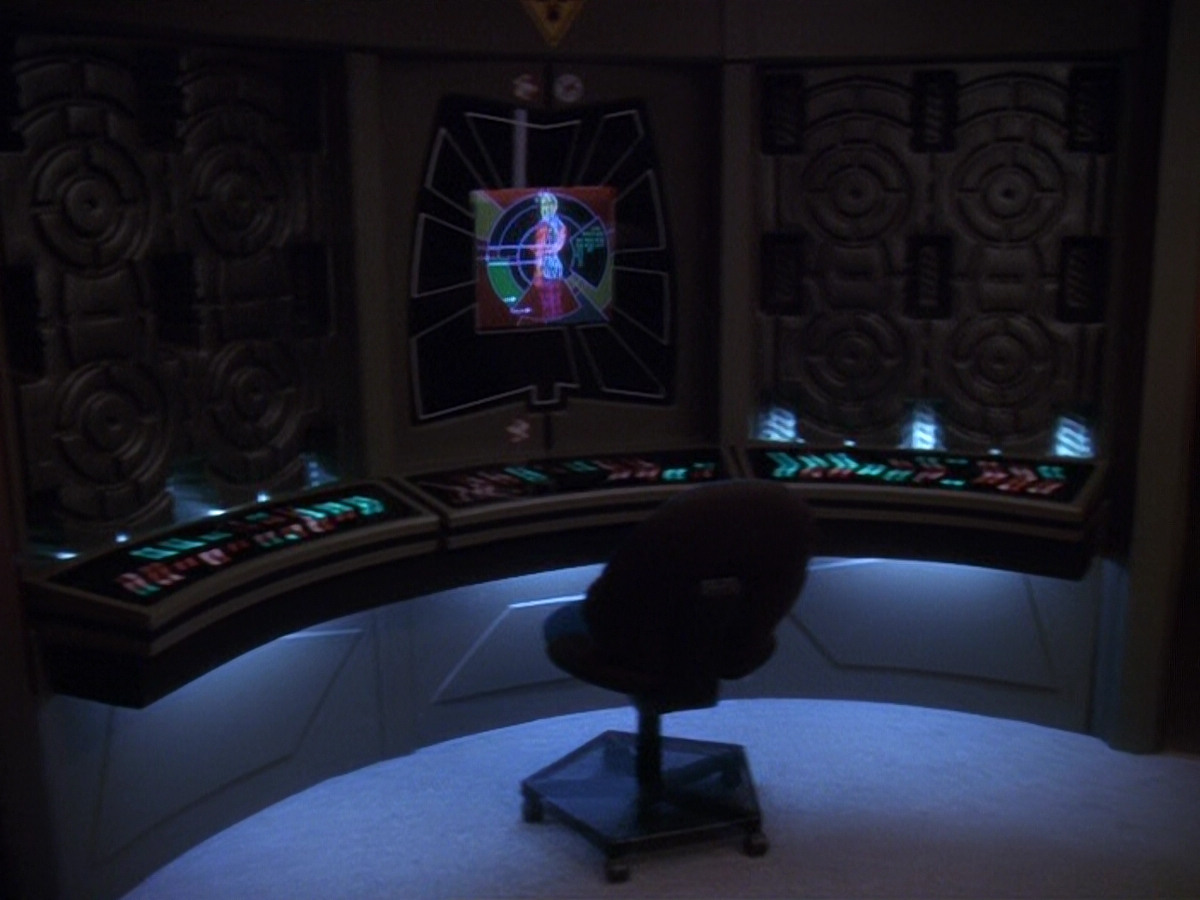 extant_StarTrek_DS9_5x16-DoctorBashirIPresume_02264.jpg