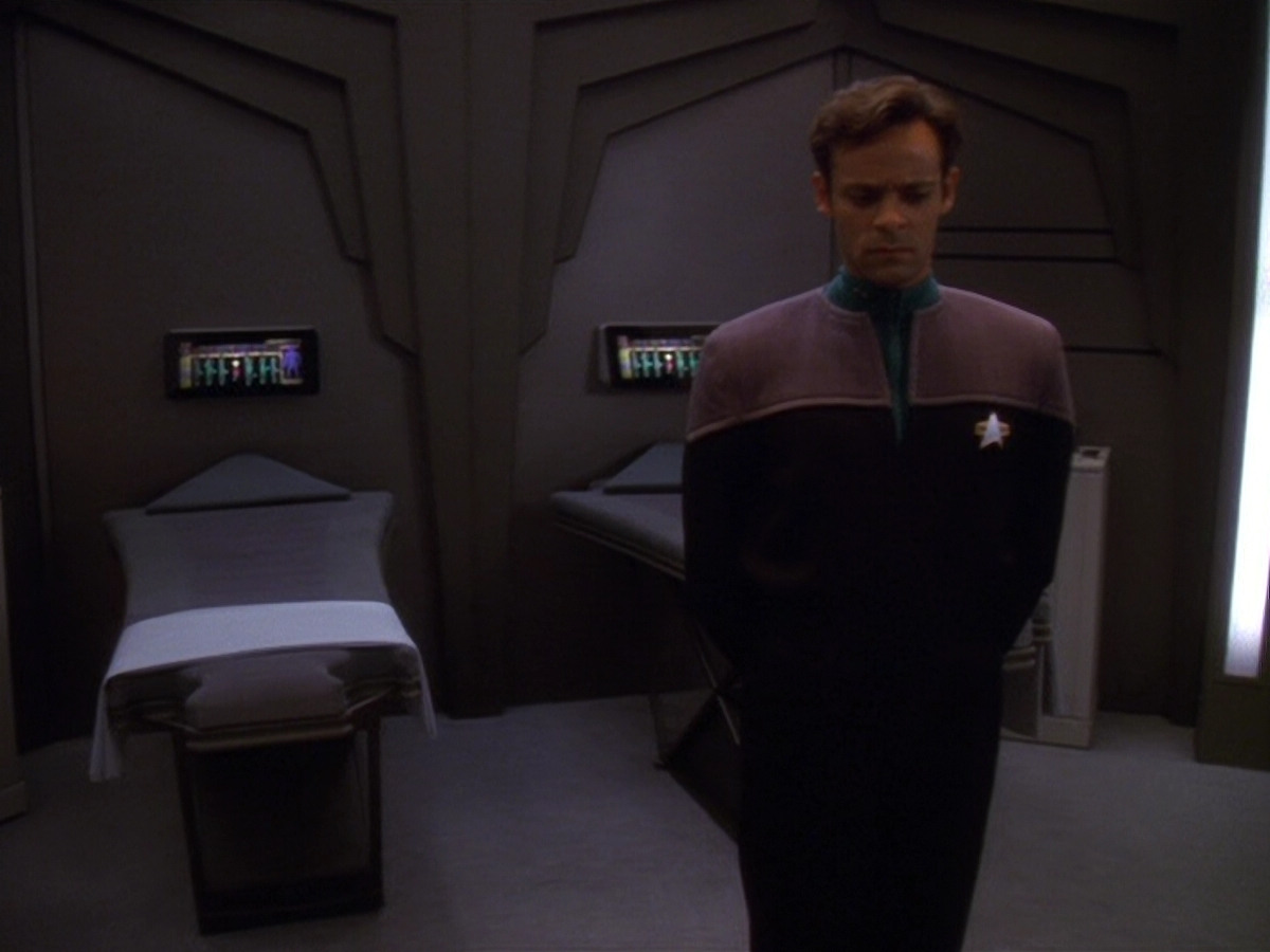extant_StarTrek_DS9_5x16-DoctorBashirIPresume_02272.jpg