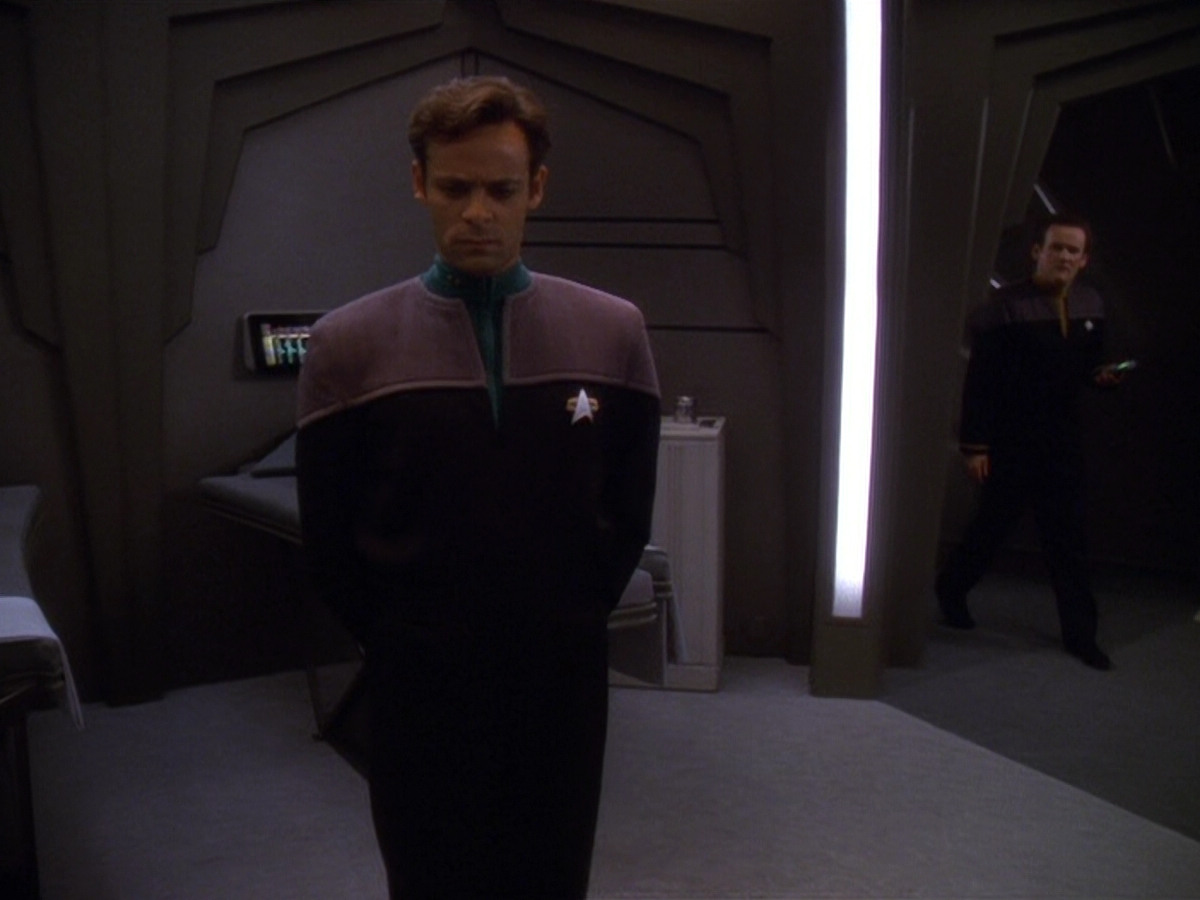 extant_StarTrek_DS9_5x16-DoctorBashirIPresume_02275.jpg