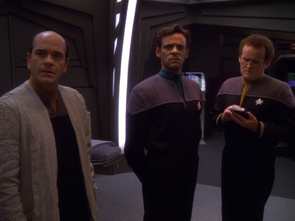 extant_StarTrek_DS9_5x16-DoctorBashirIPresume_02287.jpg