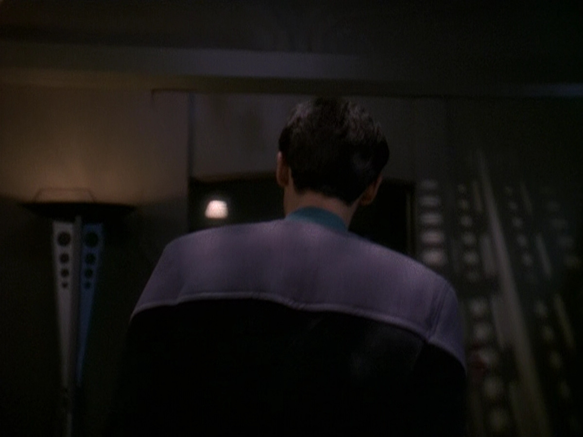 extant_StarTrek_DS9_5x16-DoctorBashirIPresume_02343.jpg