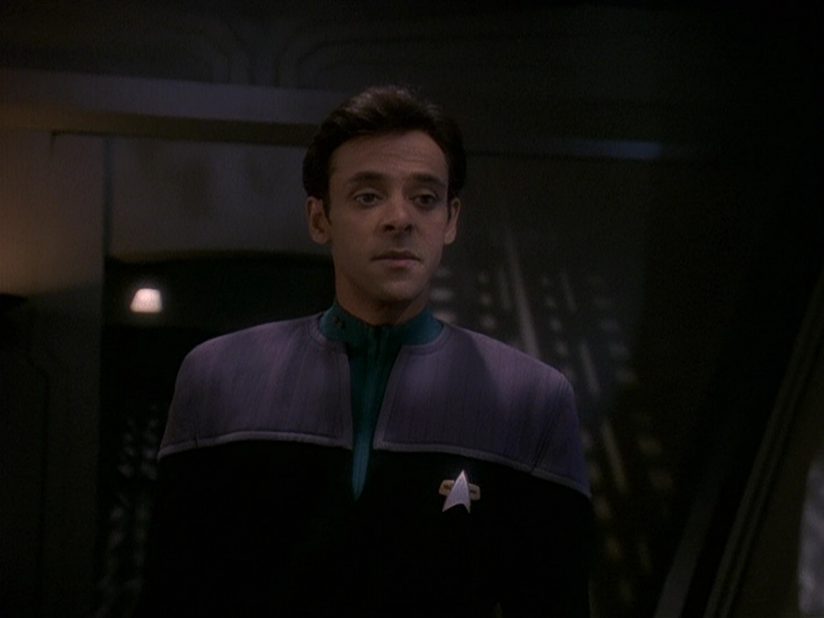 extant_StarTrek_DS9_5x16-DoctorBashirIPresume_02377.jpg