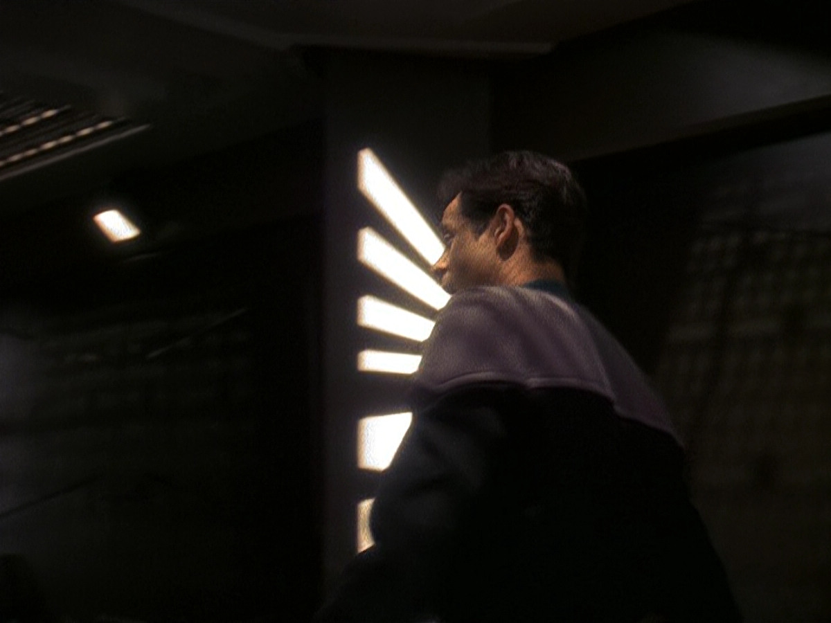 extant_StarTrek_DS9_5x16-DoctorBashirIPresume_02573.jpg