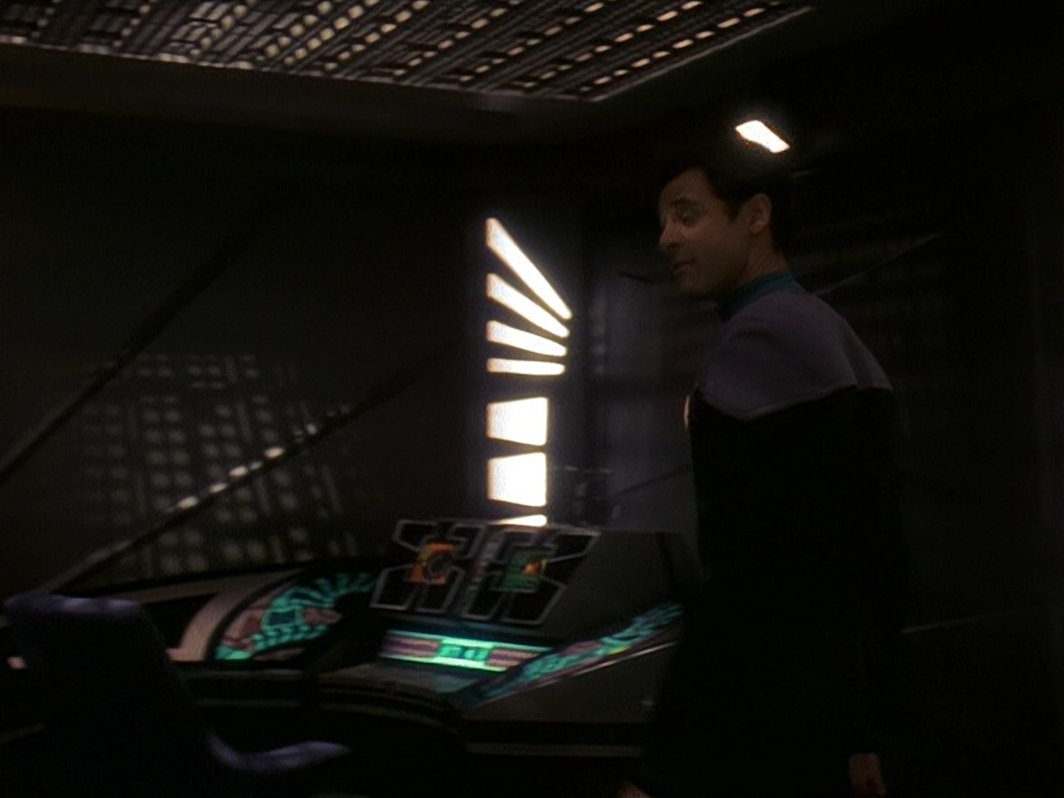 extant_StarTrek_DS9_5x16-DoctorBashirIPresume_02575.jpg