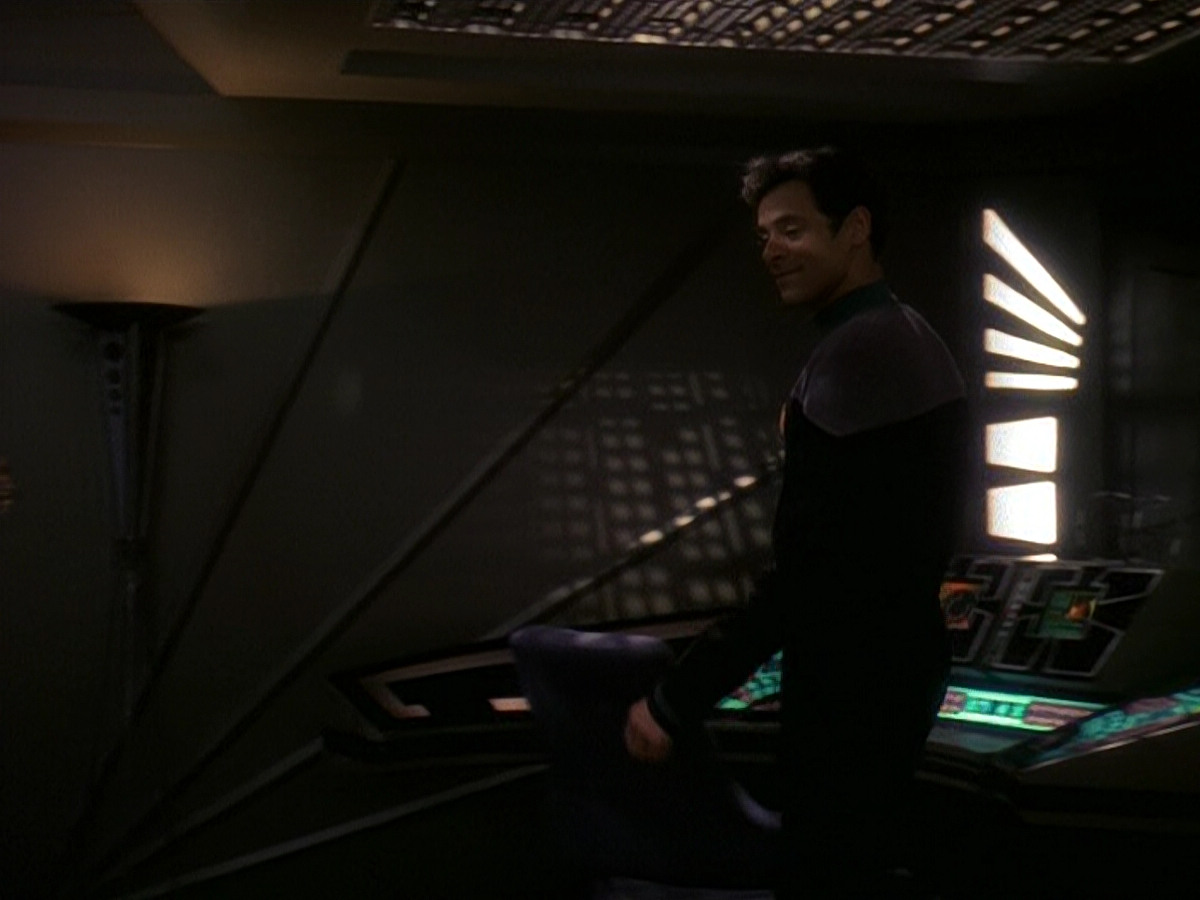 extant_StarTrek_DS9_5x16-DoctorBashirIPresume_02577.jpg