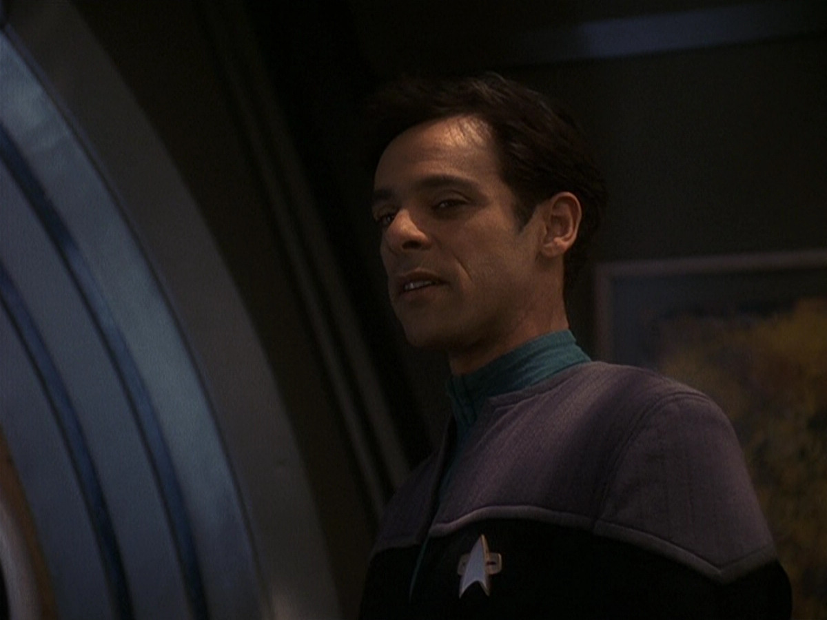 extant_StarTrek_DS9_5x16-DoctorBashirIPresume_02618.jpg