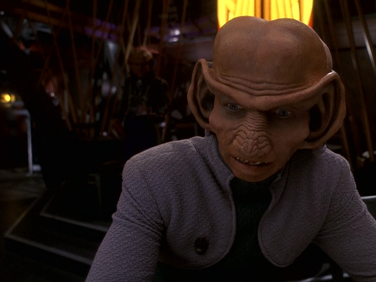 extant_StarTrek_DS9_5x16-DoctorBashirIPresume_02759.jpg
