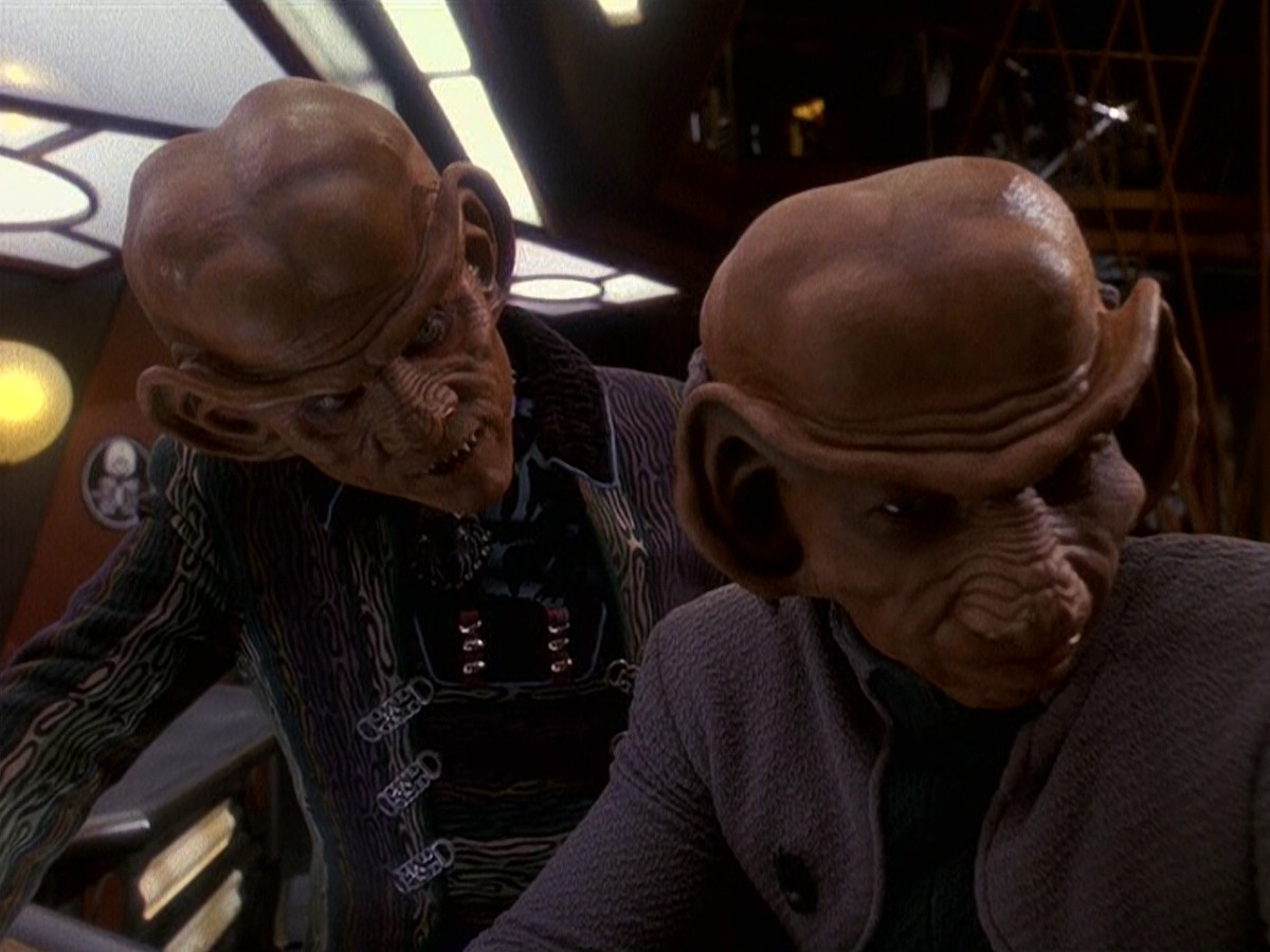 extant_StarTrek_DS9_5x16-DoctorBashirIPresume_02797.jpg