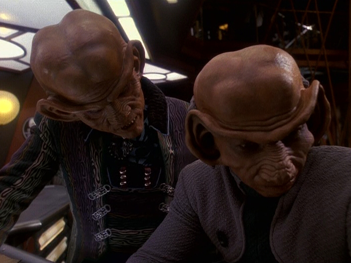 extant_StarTrek_DS9_5x16-DoctorBashirIPresume_02809.jpg