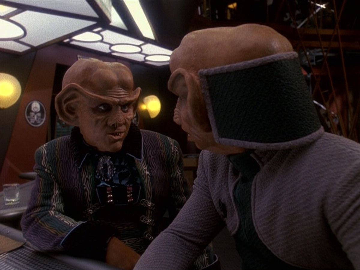 extant_StarTrek_DS9_5x16-DoctorBashirIPresume_02820.jpg