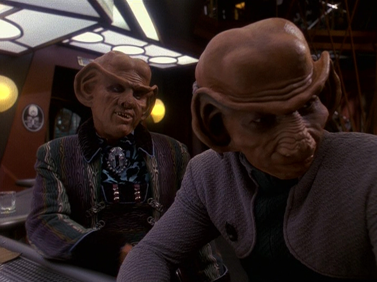 extant_StarTrek_DS9_5x16-DoctorBashirIPresume_02826.jpg
