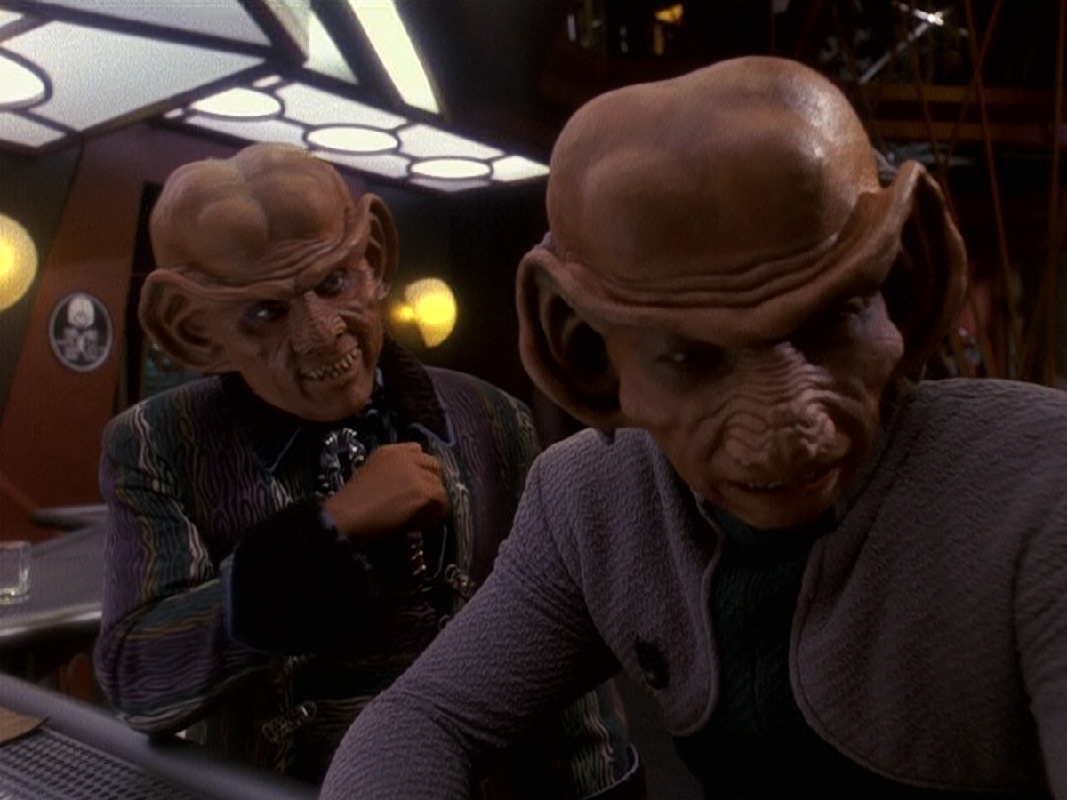 extant_StarTrek_DS9_5x16-DoctorBashirIPresume_02832.jpg