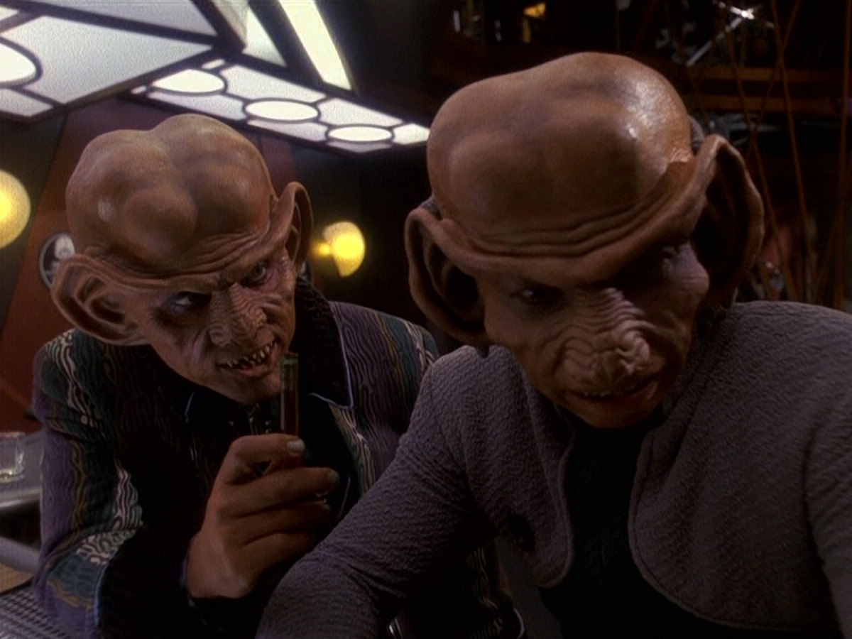 extant_StarTrek_DS9_5x16-DoctorBashirIPresume_02839.jpg