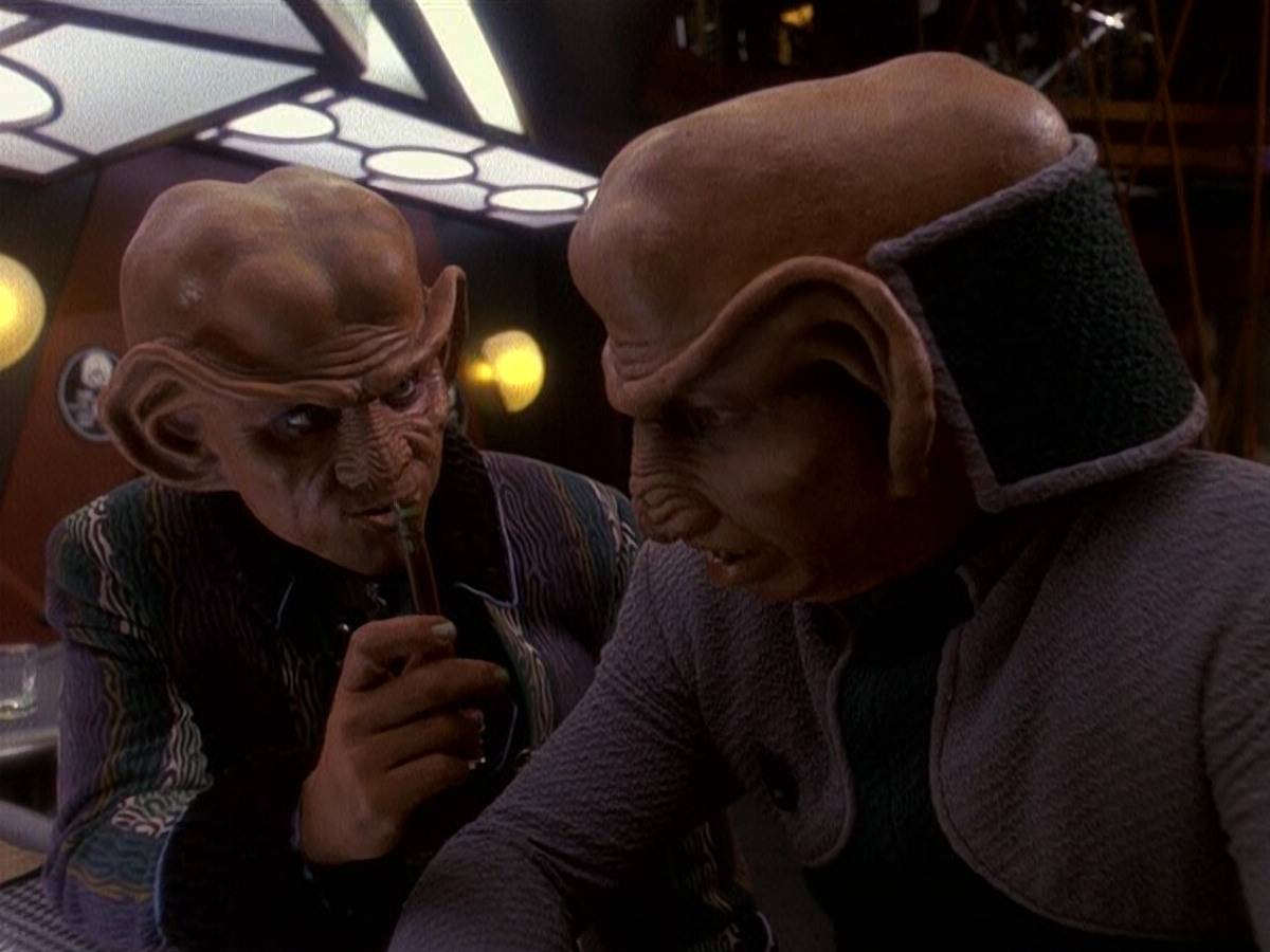 extant_StarTrek_DS9_5x16-DoctorBashirIPresume_02841.jpg