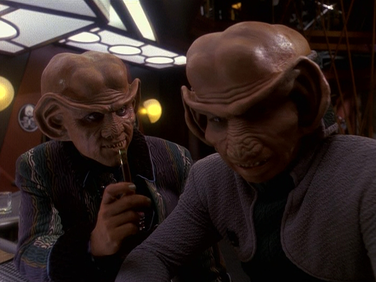 extant_StarTrek_DS9_5x16-DoctorBashirIPresume_02846.jpg