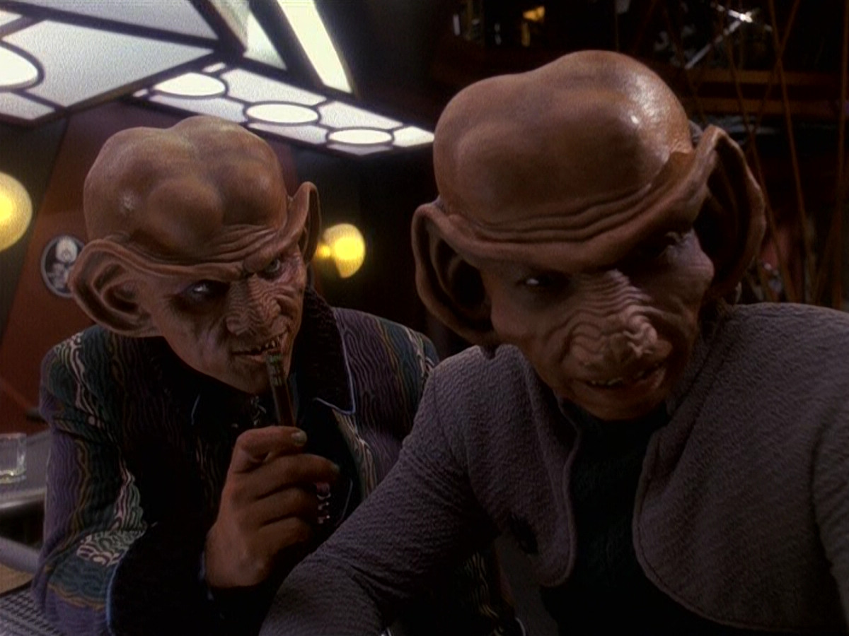 extant_StarTrek_DS9_5x16-DoctorBashirIPresume_02847.jpg