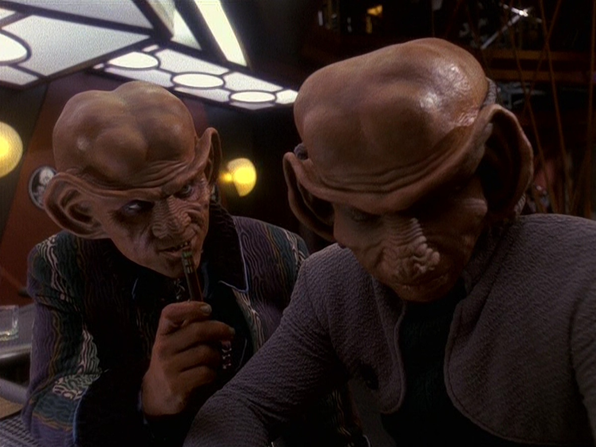 extant_StarTrek_DS9_5x16-DoctorBashirIPresume_02850.jpg