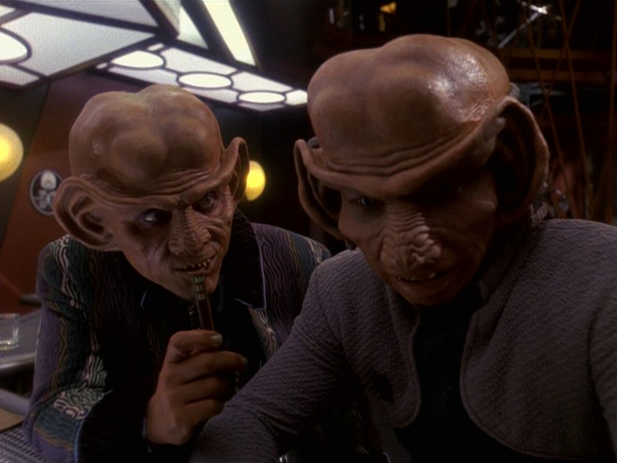 extant_StarTrek_DS9_5x16-DoctorBashirIPresume_02852.jpg