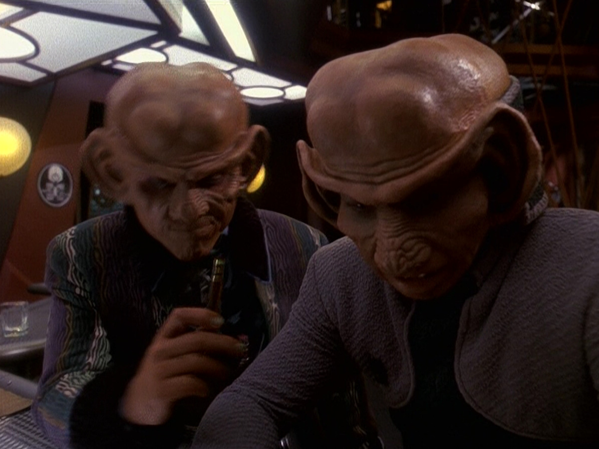 extant_StarTrek_DS9_5x16-DoctorBashirIPresume_02856.jpg