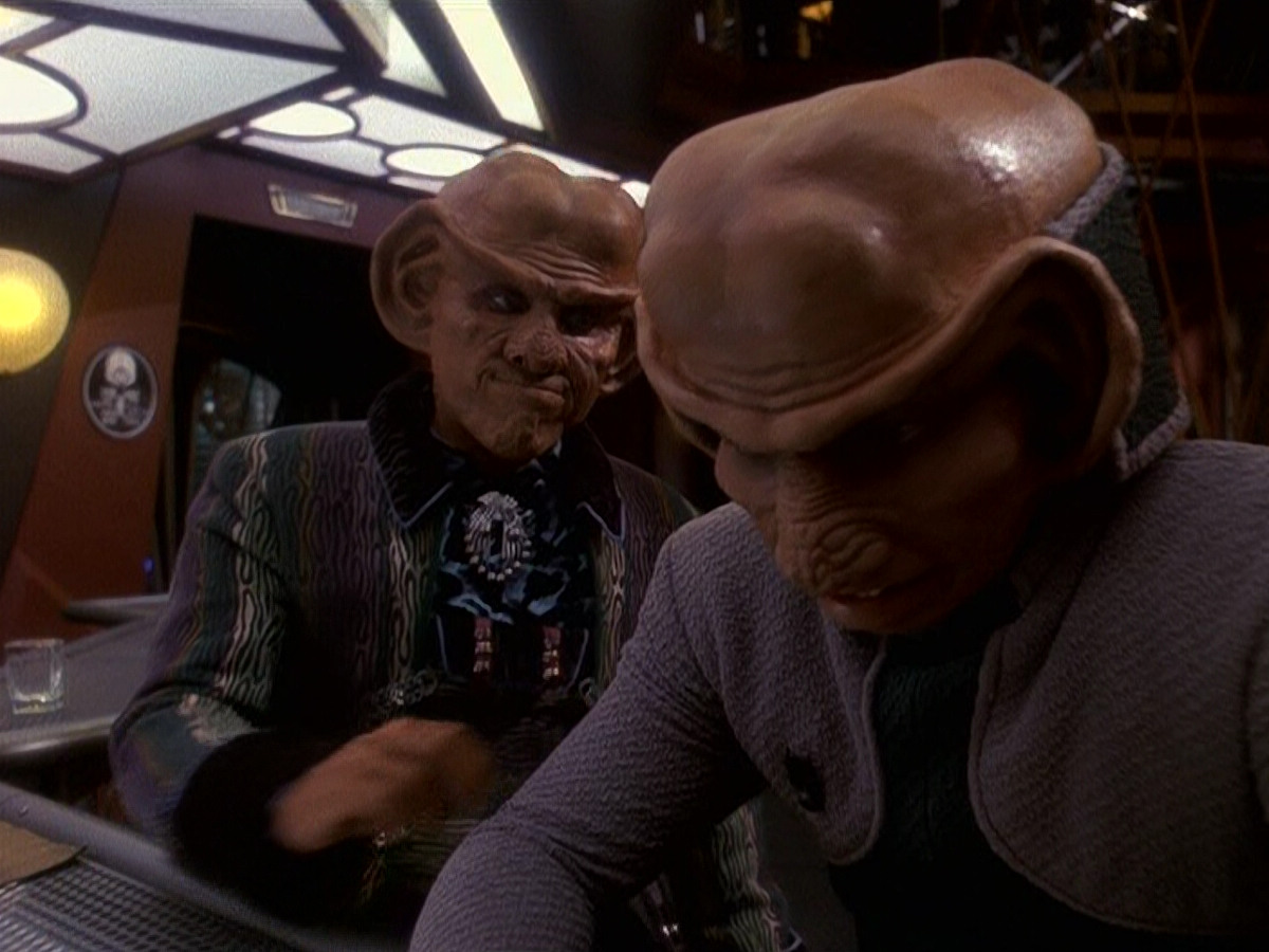 extant_StarTrek_DS9_5x16-DoctorBashirIPresume_02857.jpg