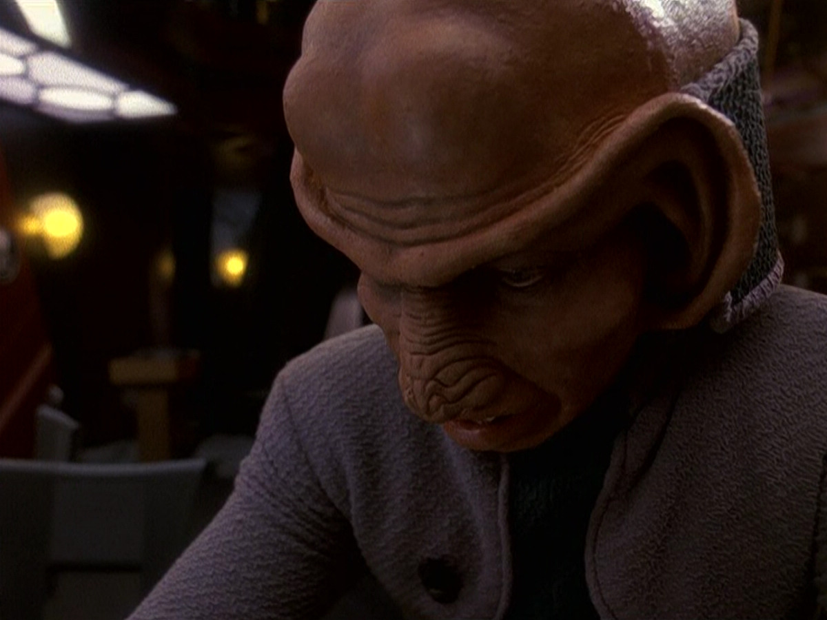 extant_StarTrek_DS9_5x16-DoctorBashirIPresume_02862.jpg
