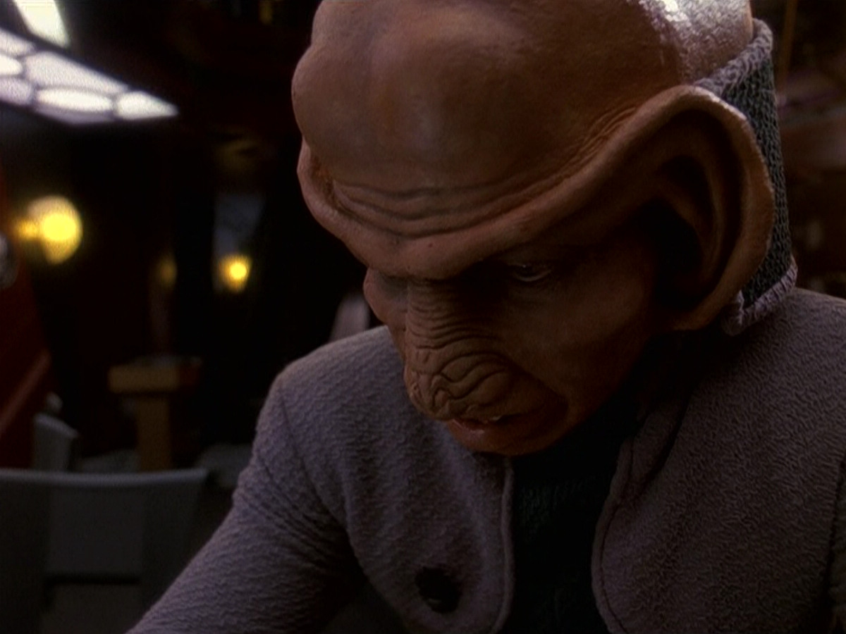 extant_StarTrek_DS9_5x16-DoctorBashirIPresume_02863.jpg