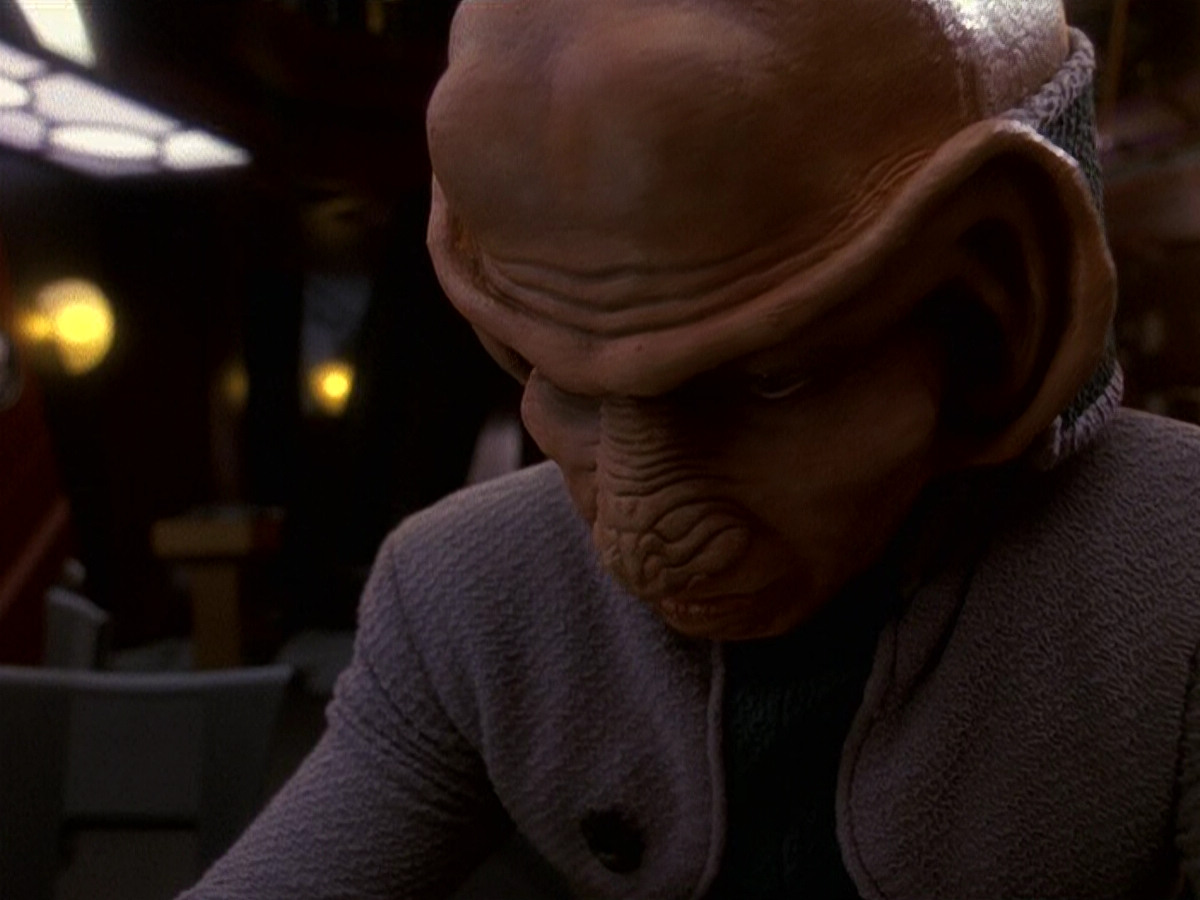extant_StarTrek_DS9_5x16-DoctorBashirIPresume_02864.jpg