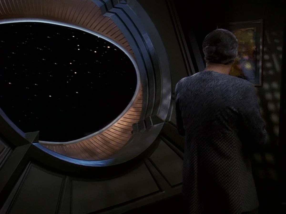extant_StarTrek_DS9_5x16-DoctorBashirIPresume_02876.jpg