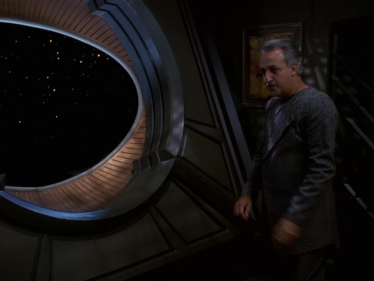 extant_StarTrek_DS9_5x16-DoctorBashirIPresume_02878.jpg