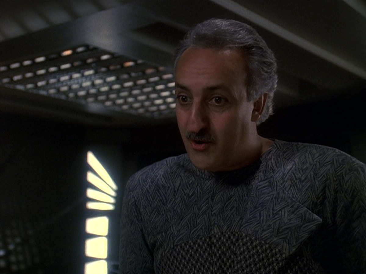 extant_StarTrek_DS9_5x16-DoctorBashirIPresume_02887.jpg