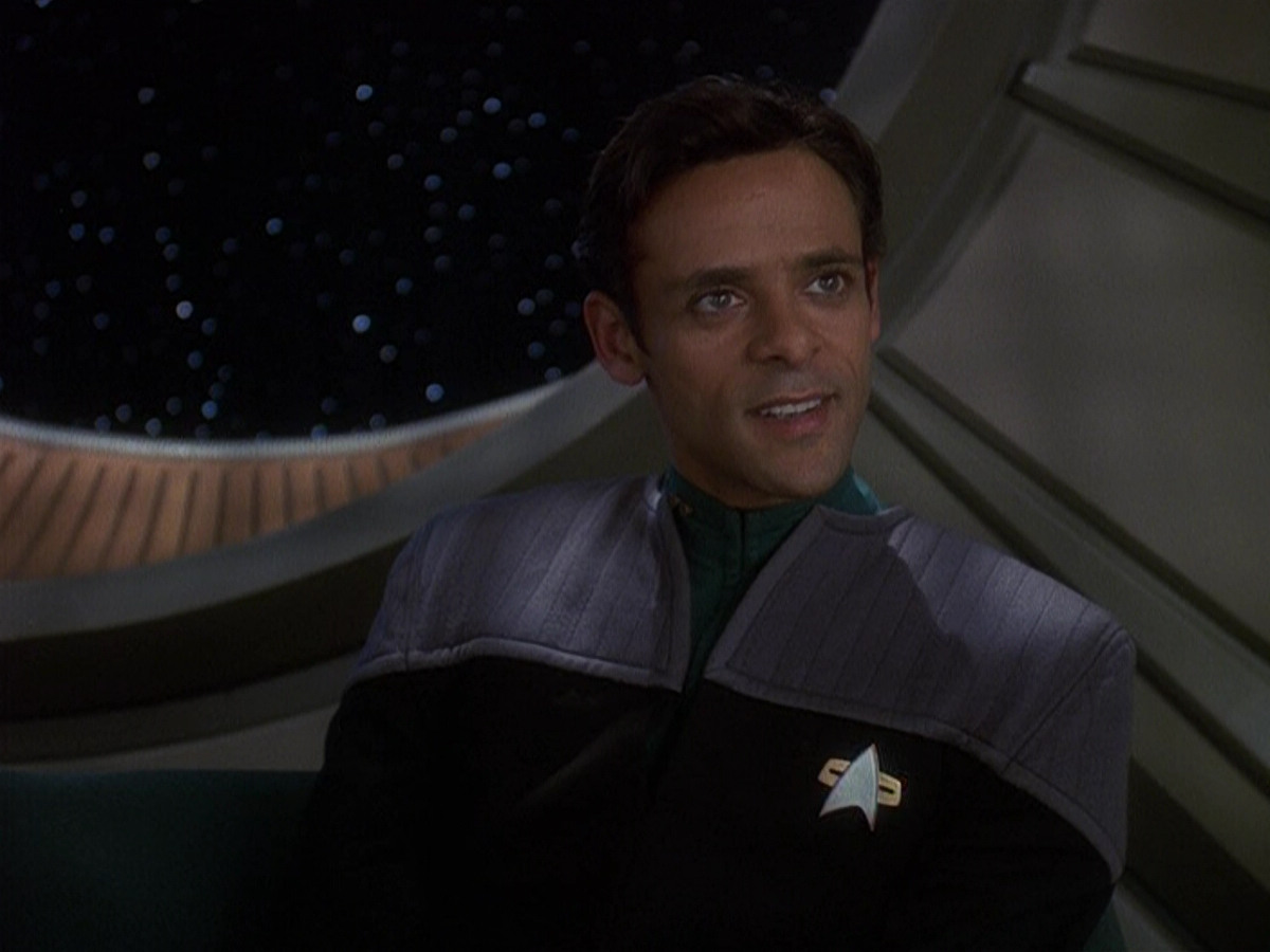 extant_StarTrek_DS9_5x16-DoctorBashirIPresume_02915.jpg