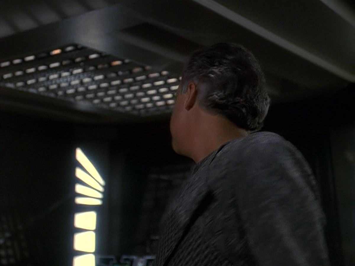 extant_StarTrek_DS9_5x16-DoctorBashirIPresume_02926.jpg