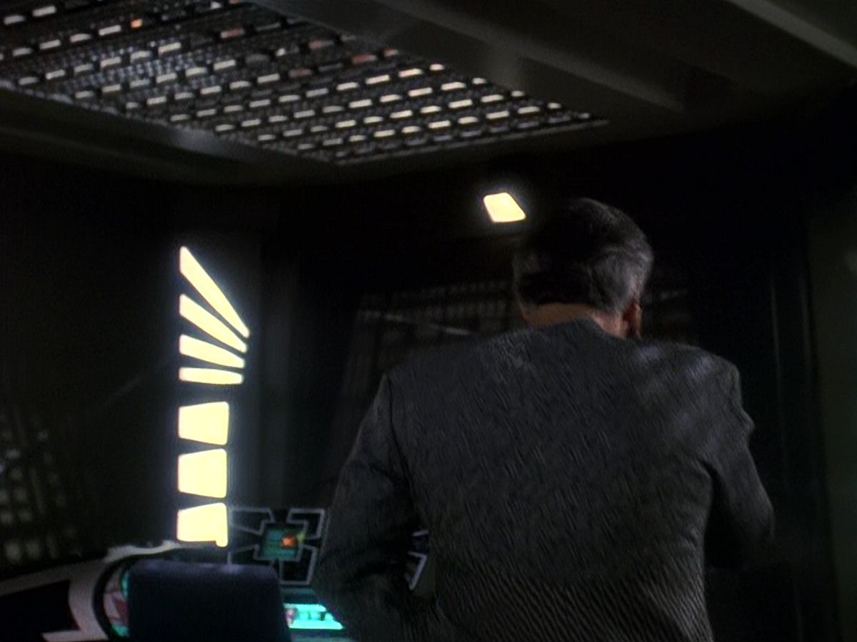 extant_StarTrek_DS9_5x16-DoctorBashirIPresume_02928.jpg