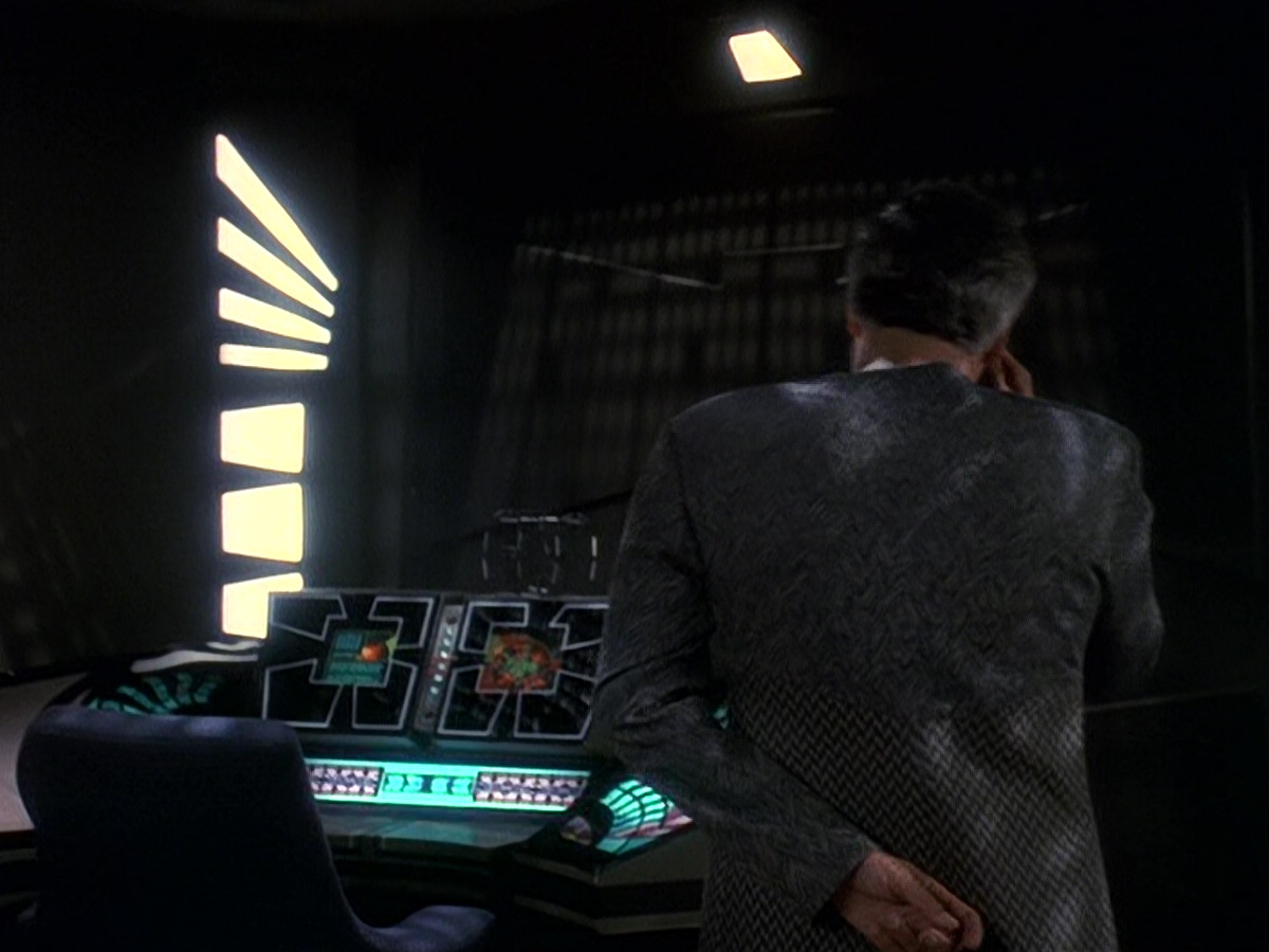 extant_StarTrek_DS9_5x16-DoctorBashirIPresume_02930.jpg