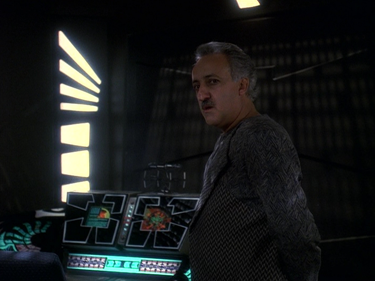 extant_StarTrek_DS9_5x16-DoctorBashirIPresume_02938.jpg