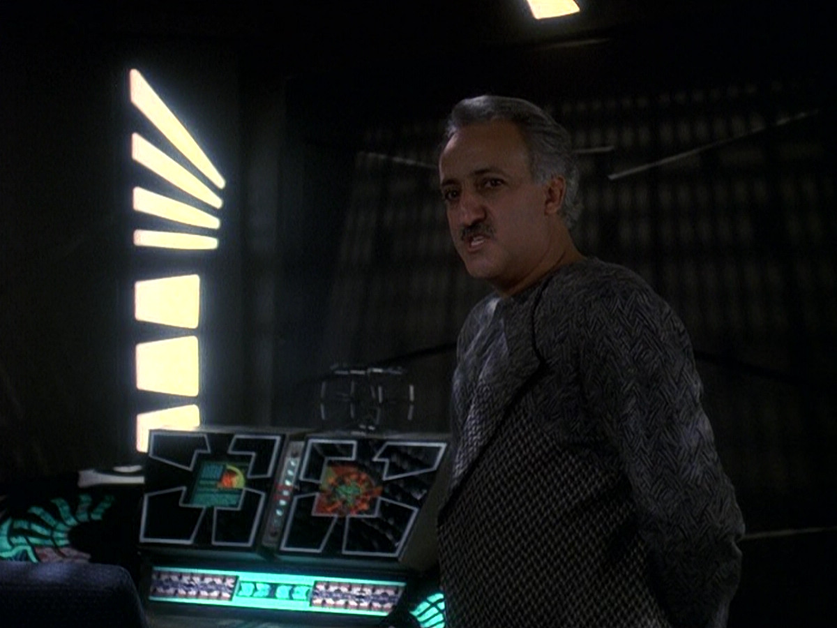 extant_StarTrek_DS9_5x16-DoctorBashirIPresume_02939.jpg
