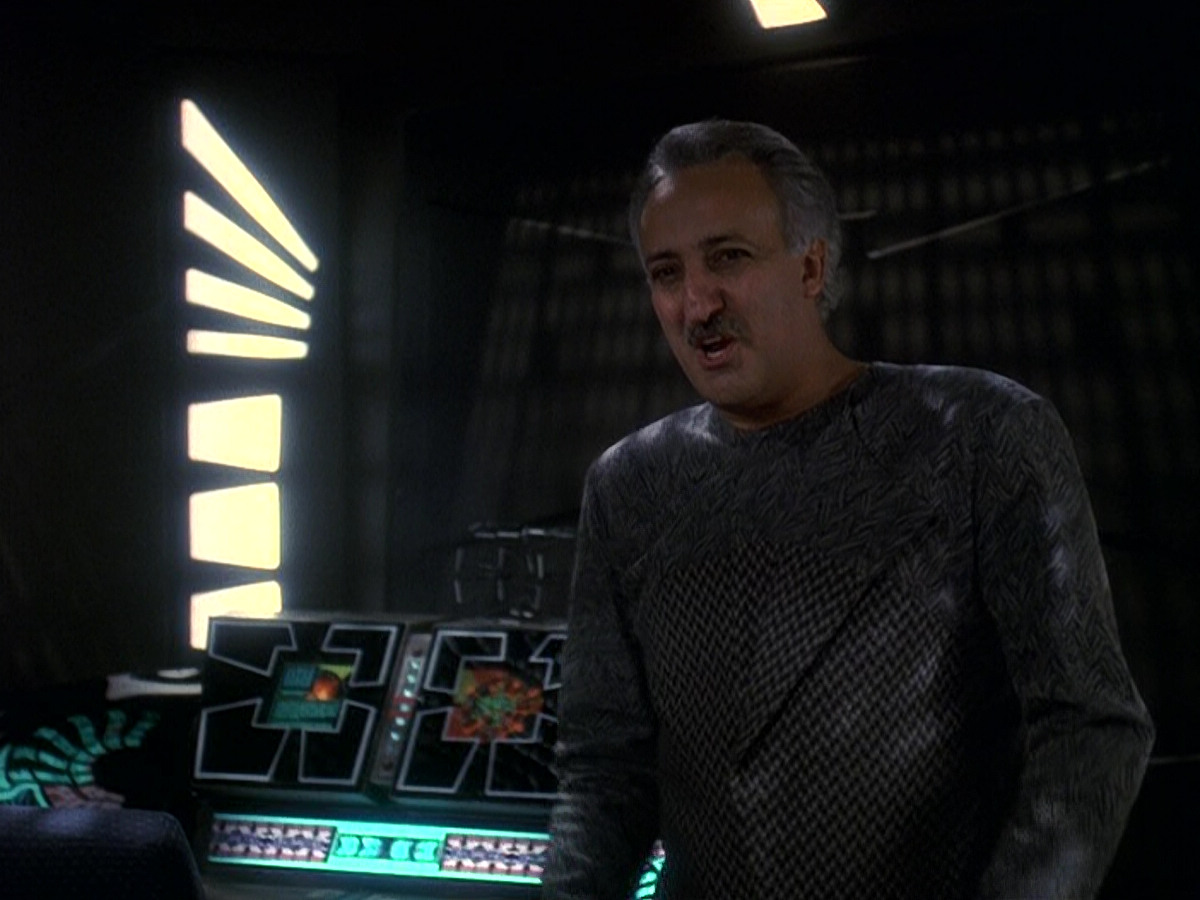 extant_StarTrek_DS9_5x16-DoctorBashirIPresume_02942.jpg