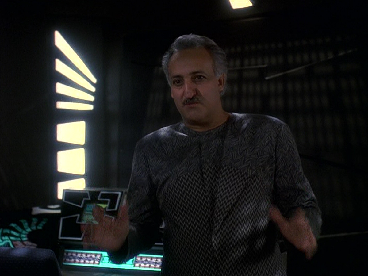 extant_StarTrek_DS9_5x16-DoctorBashirIPresume_02943.jpg