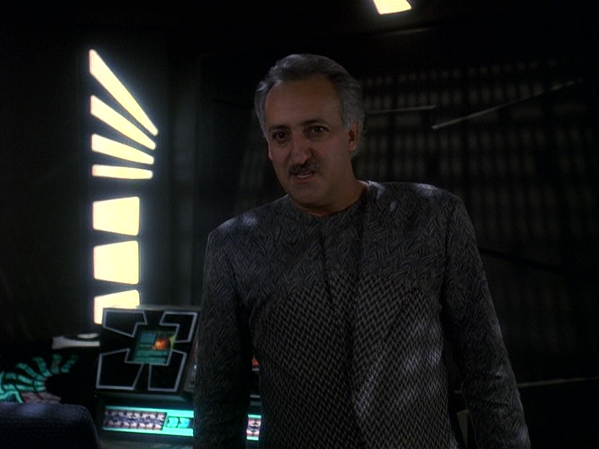 extant_StarTrek_DS9_5x16-DoctorBashirIPresume_02944.jpg