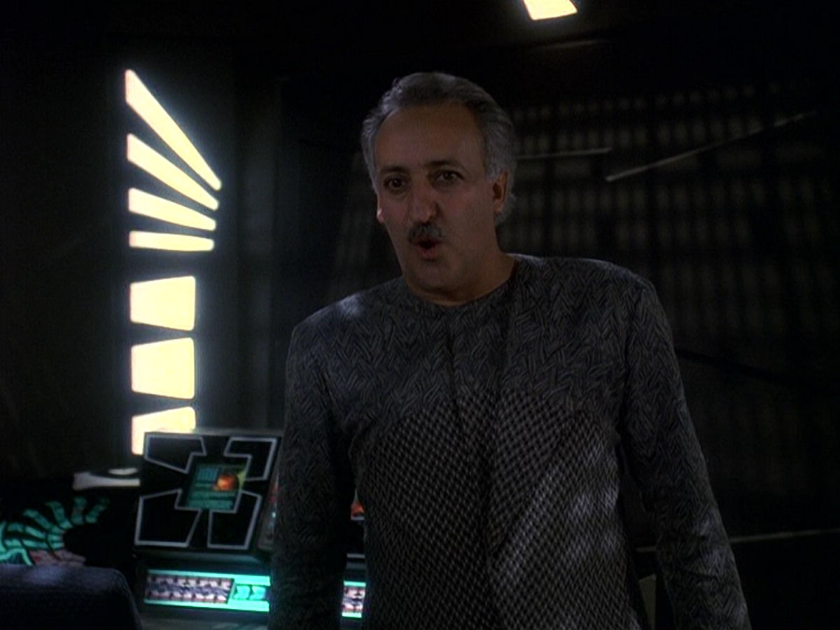 extant_StarTrek_DS9_5x16-DoctorBashirIPresume_02945.jpg