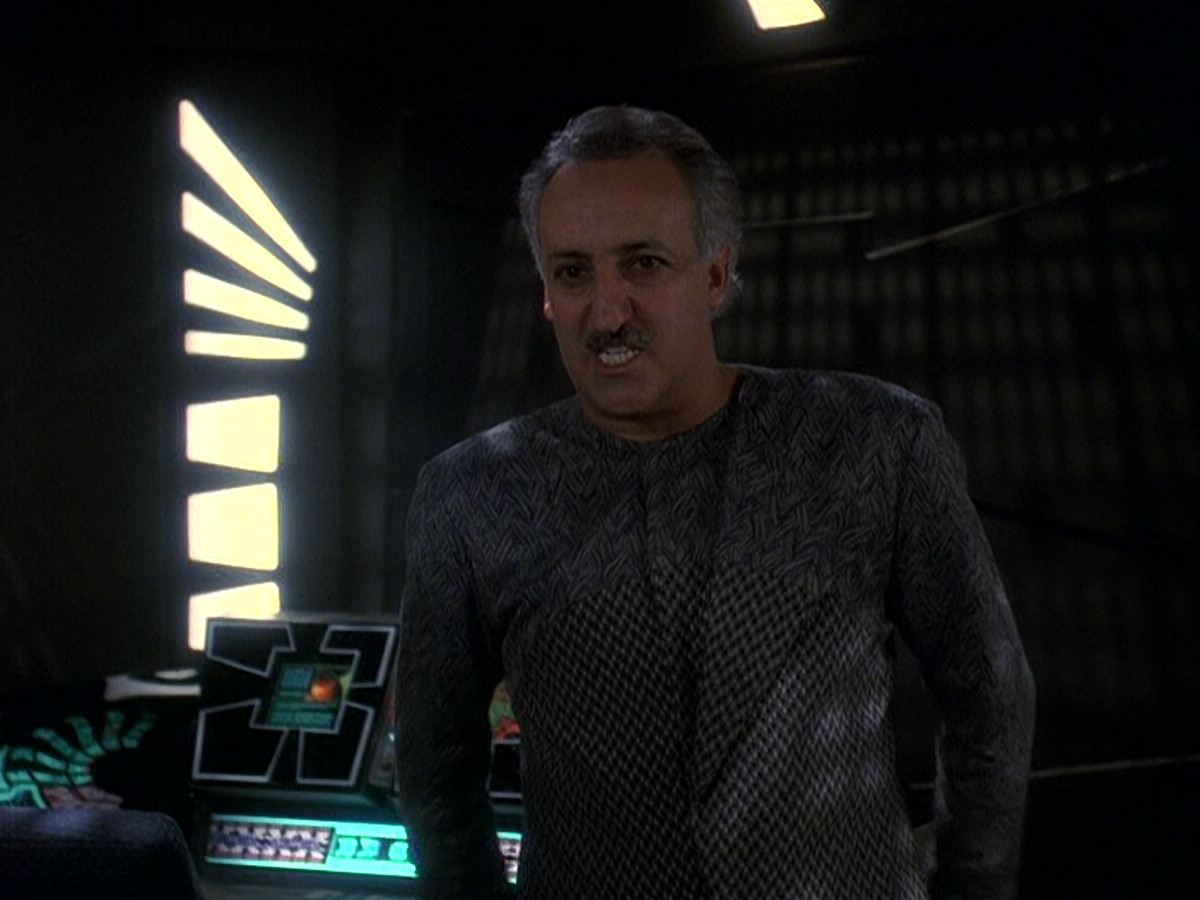 extant_StarTrek_DS9_5x16-DoctorBashirIPresume_02946.jpg