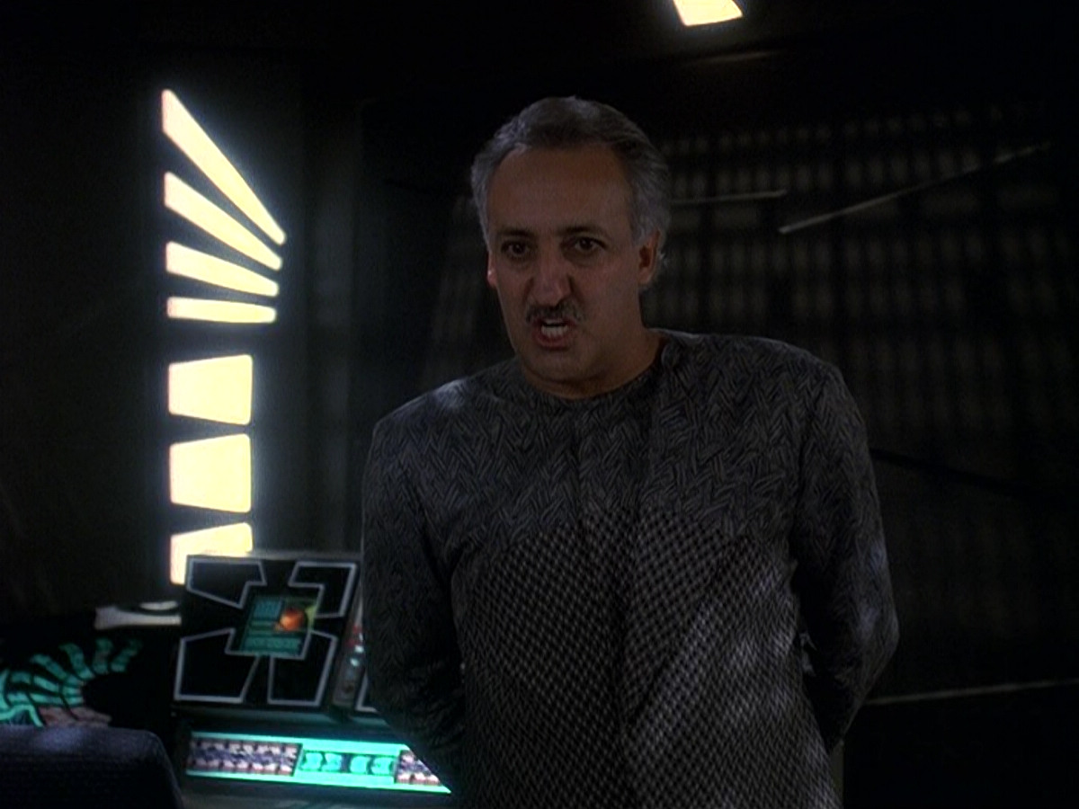 extant_StarTrek_DS9_5x16-DoctorBashirIPresume_02947.jpg