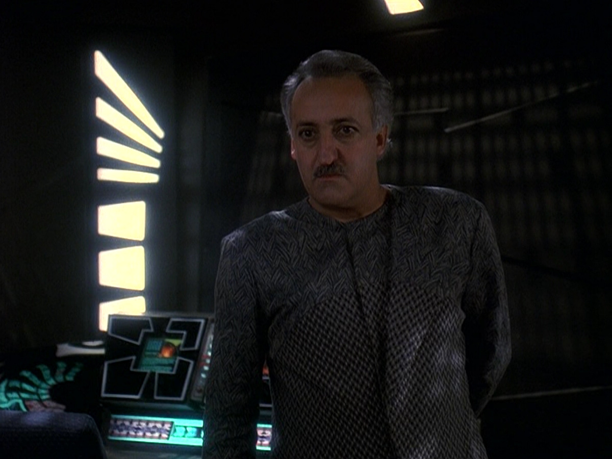 extant_StarTrek_DS9_5x16-DoctorBashirIPresume_02956.jpg