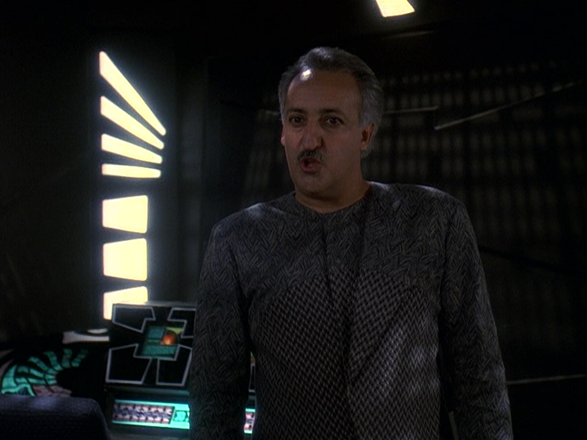 extant_StarTrek_DS9_5x16-DoctorBashirIPresume_02988.jpg