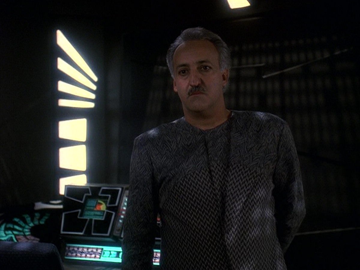 extant_StarTrek_DS9_5x16-DoctorBashirIPresume_03009.jpg
