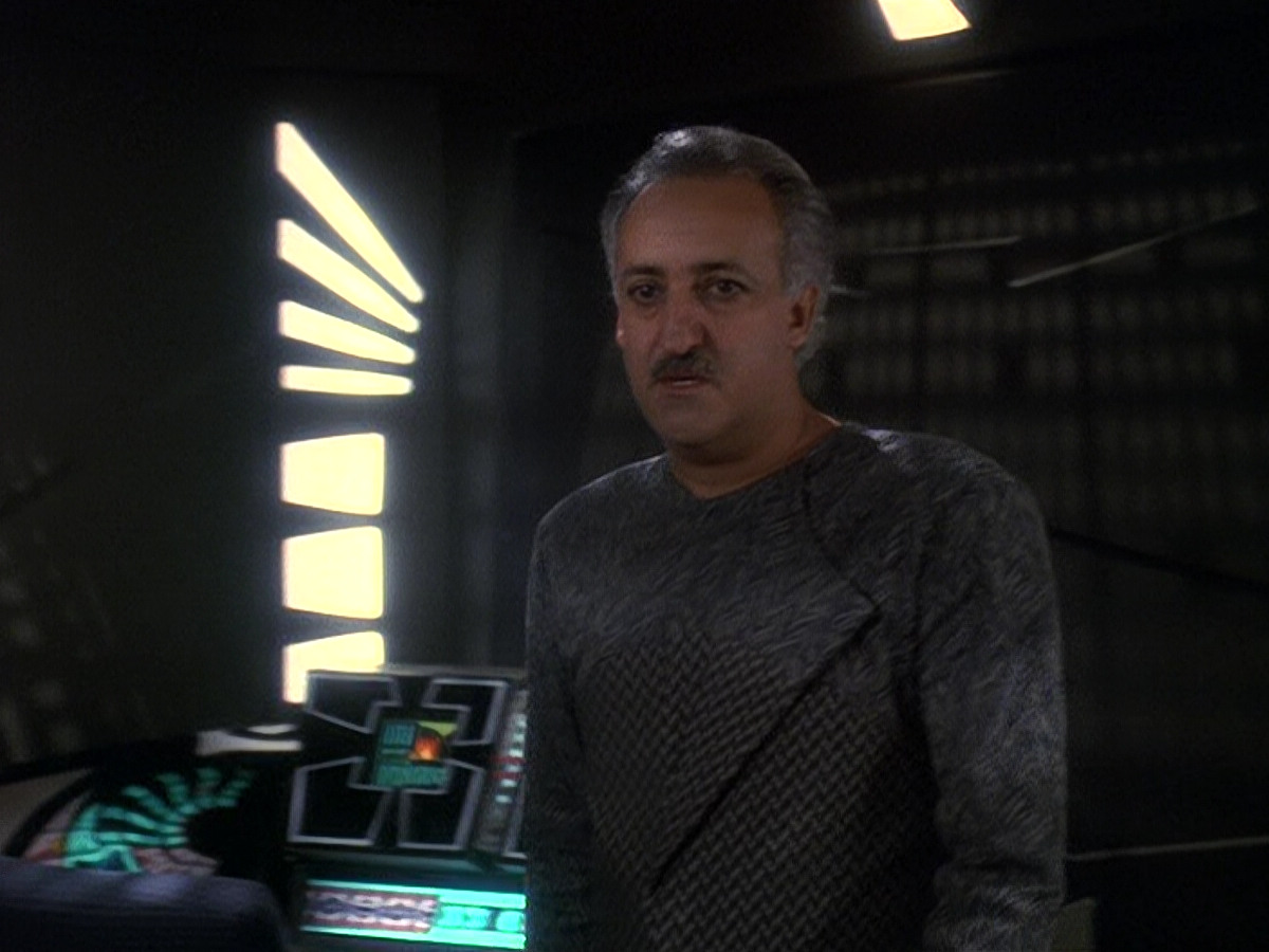 extant_StarTrek_DS9_5x16-DoctorBashirIPresume_03022.jpg