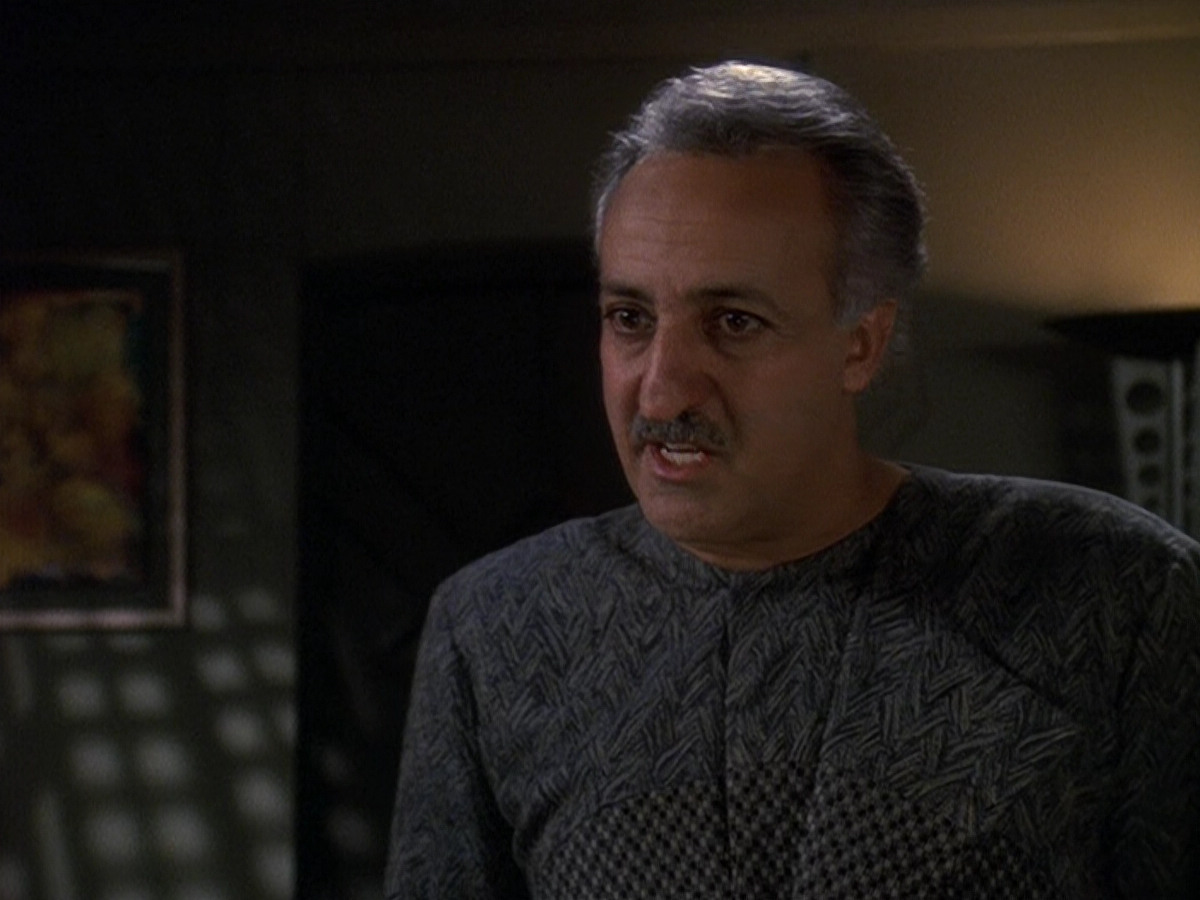 extant_StarTrek_DS9_5x16-DoctorBashirIPresume_03029.jpg